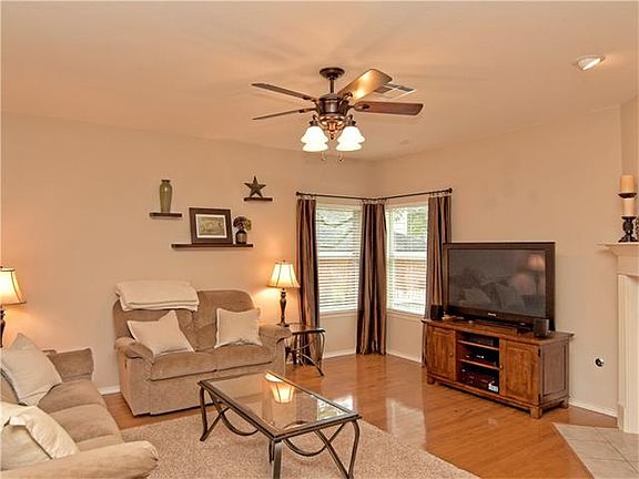 2nd image of 5904 Pecanwood Ln