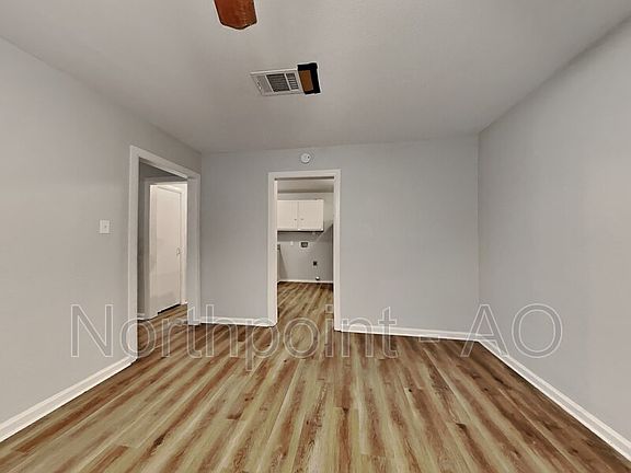 2nd image of 711 Jardin Dr