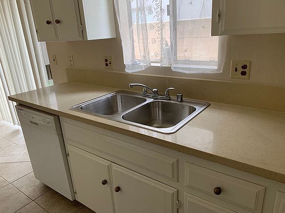 4th image of 921 Mount Olive Dr APT 1