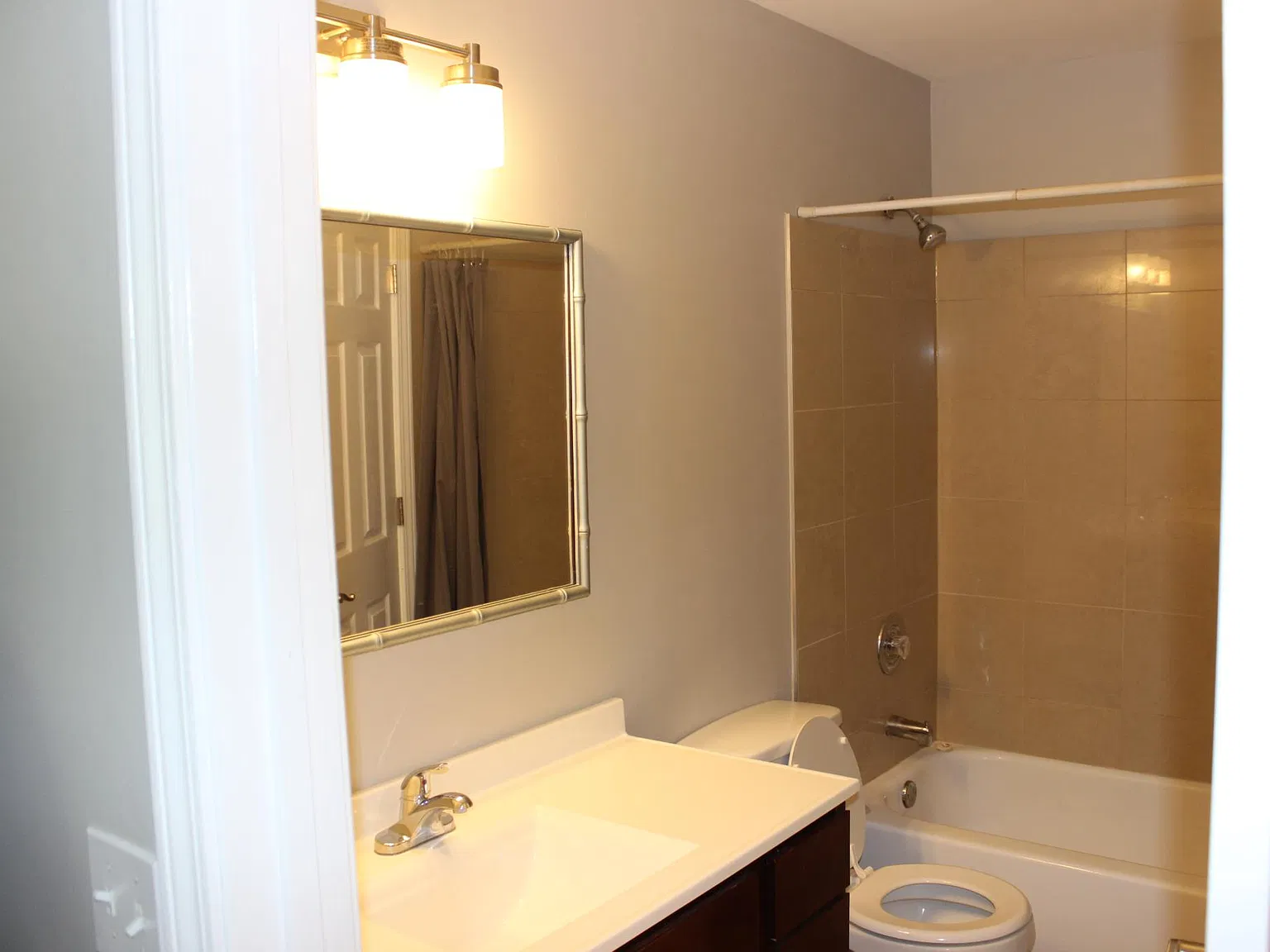 3 bed, 1100 sqft, $2,350 — Photo 3