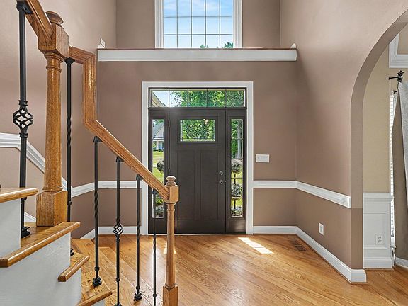 4th image of 207 Cherry Laurel Dr