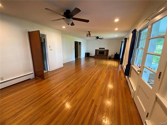 5th image of 132 Proctor Ave