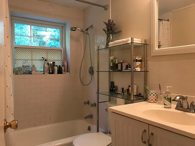 17 Cass St #5 — Photo 4
