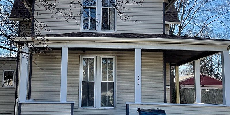 1st image of 933 Lincoln Way E