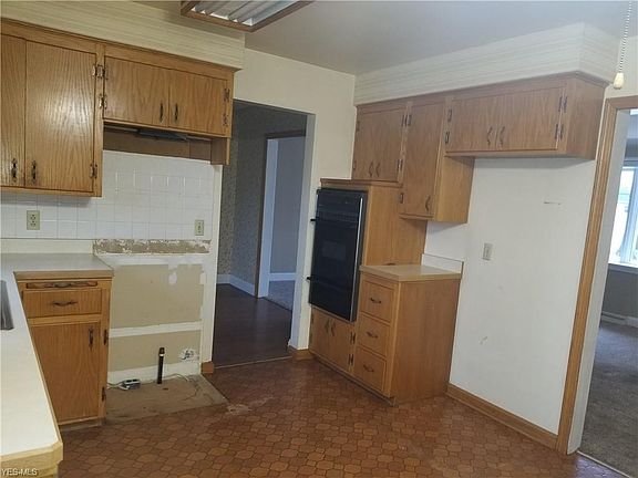4th image of 2018 Chestnut Hill Dr