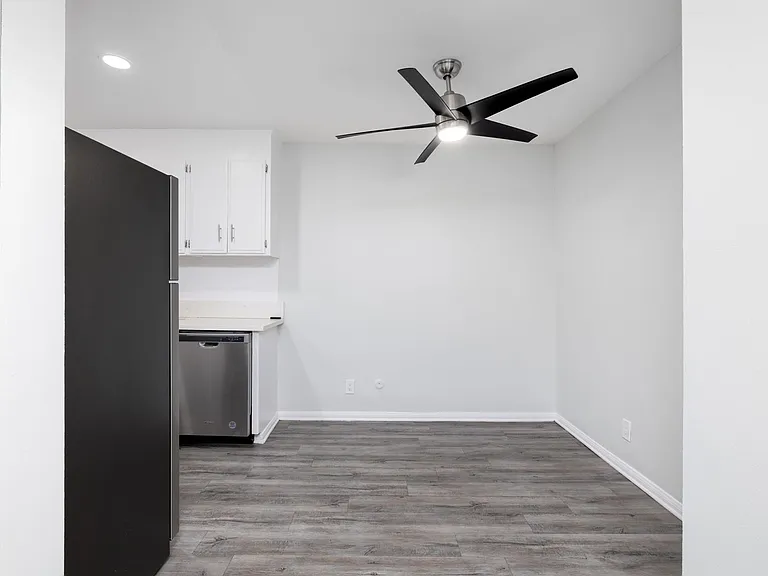 7244 Hillside Ave — Photo 12