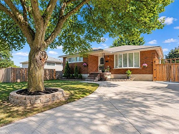 3rd image of 33 Bellingham Dr