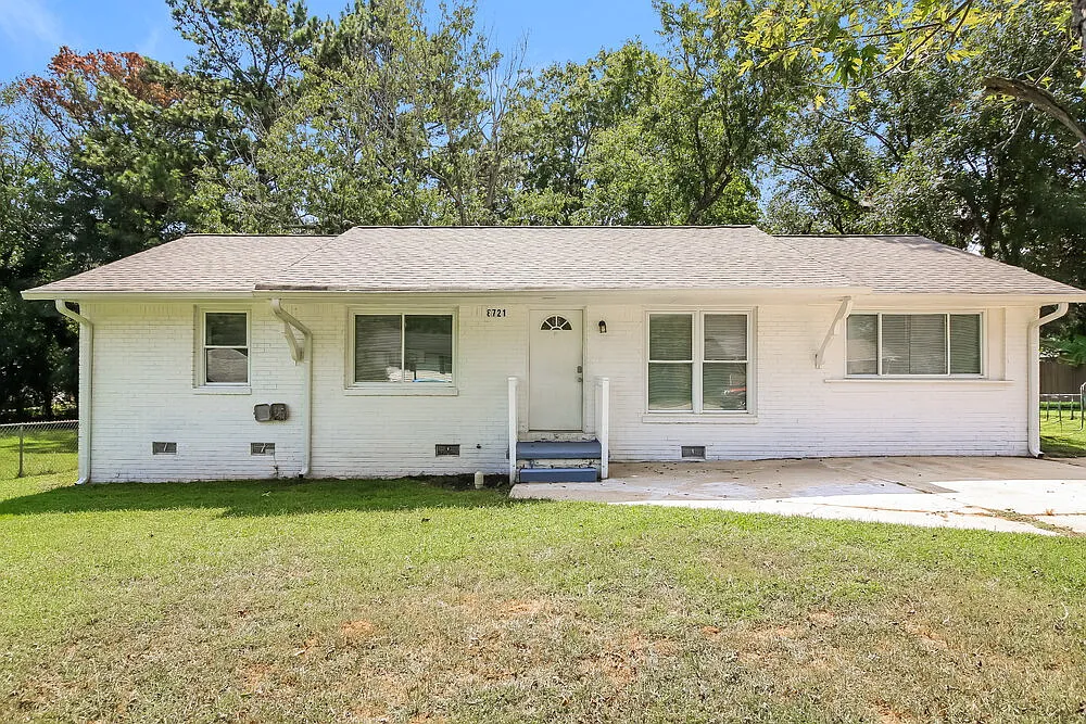 4 bed, 2.0 bath, 1214 sqft, $1,640 — Photo 1