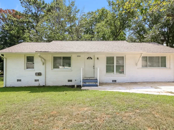 8721 W Bourne Dr, Jonesboro, GA 30238