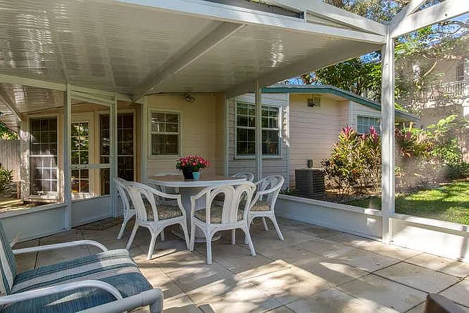 300 sq foot screened porch/ Florida Lanai