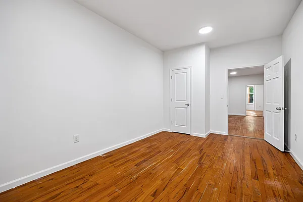 Rented by EXR | media 9