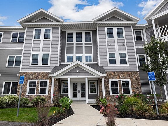 2nd image of 4 Longwood Ln #303