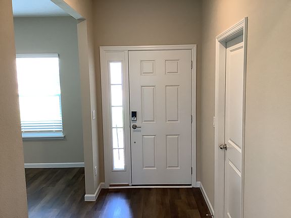 3rd image of 205 Edge Park Trl