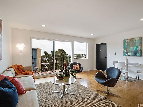 4th image of 20 Parkridge Dr APT 1