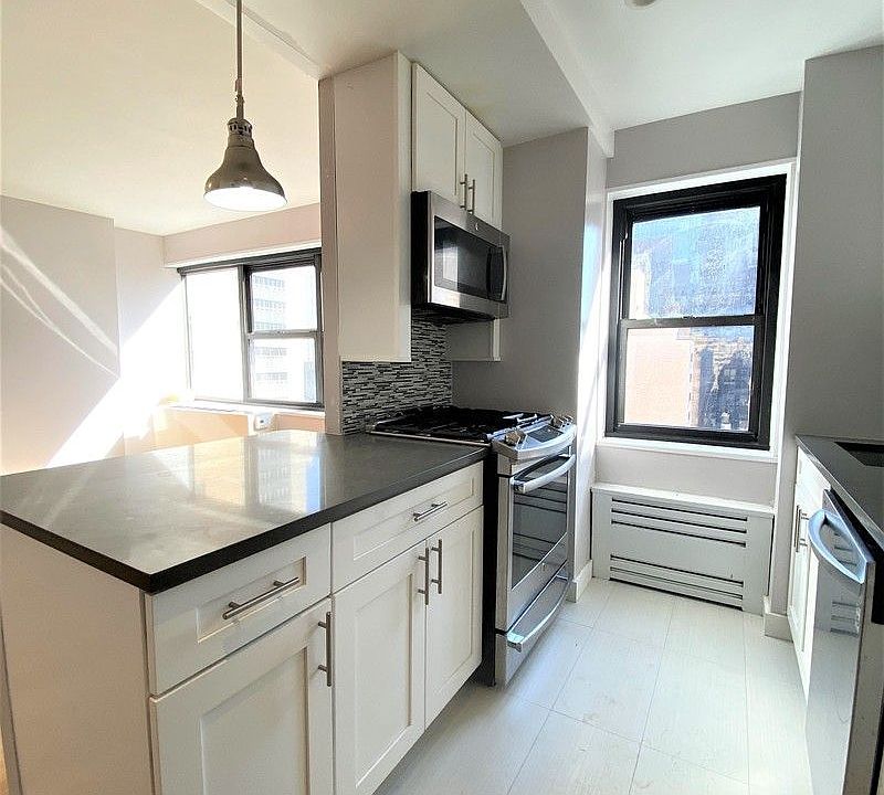 1st image of 305 E 47th St #19Q