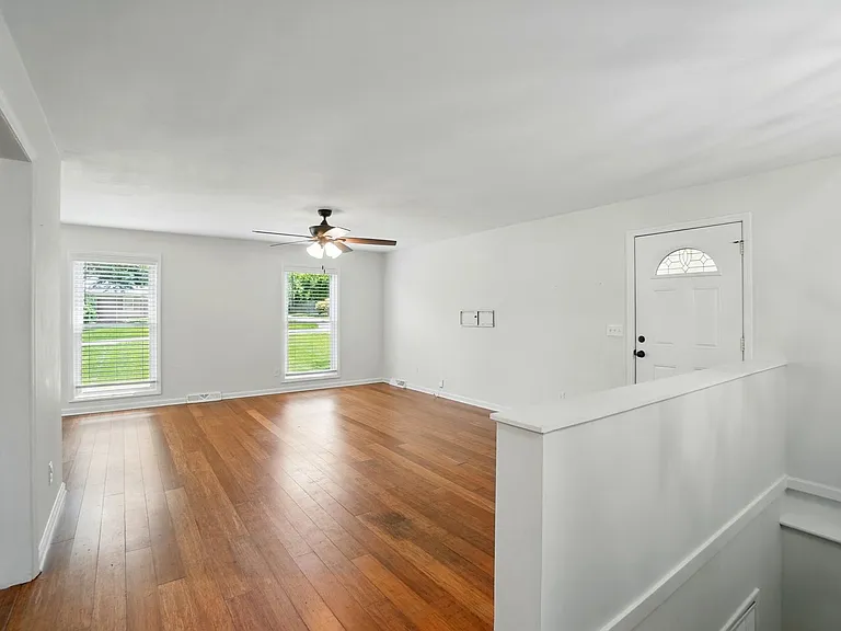 2413 Hoffman St — Photo 7