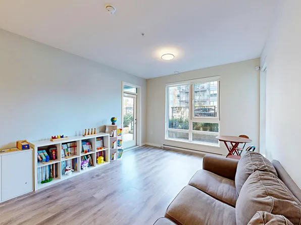 615 Cottonwood Ave #208, Coquitlam, BC V3J 2S5