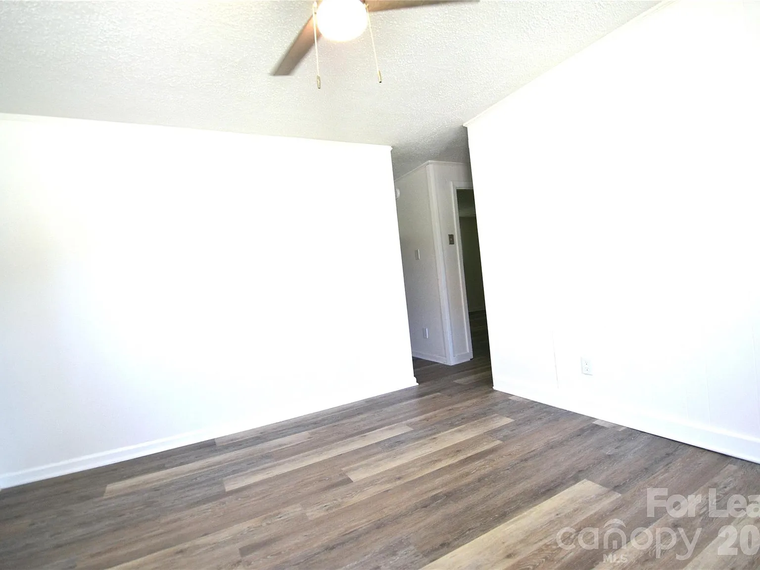 2 bed, 1.0 bath, 810 sqft, $1,095 — Photo 4