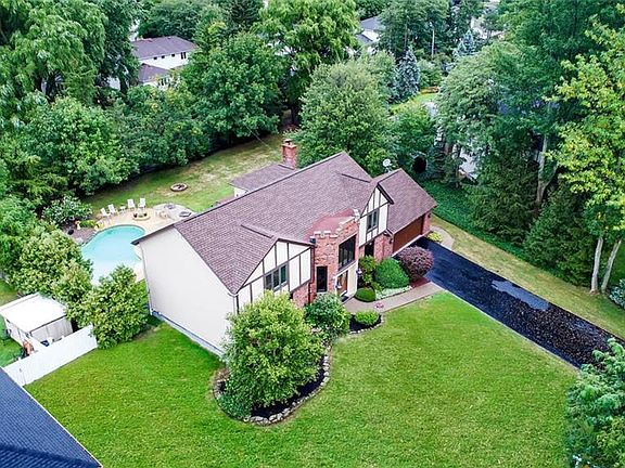 2nd image of 128 Foxhunt Ln