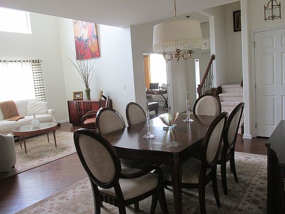 4th image of 32 Tuscany Dr