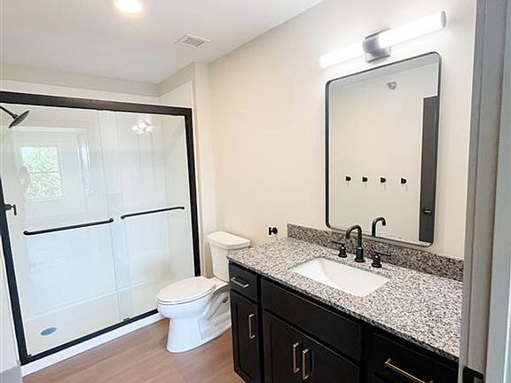 5th image of 151 Larkin Way #301