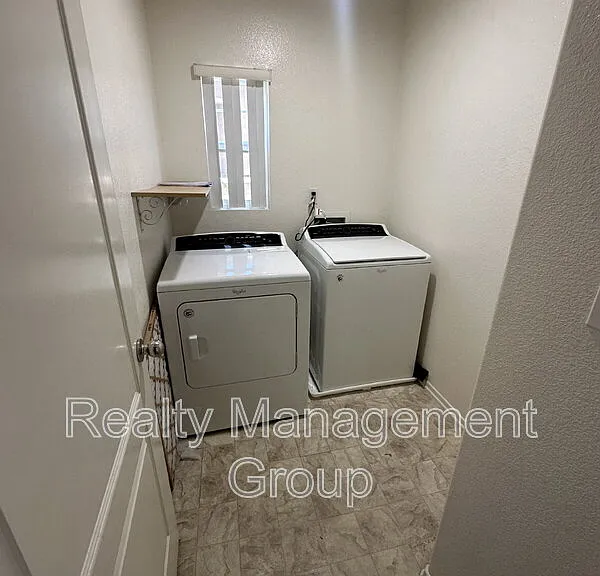 2303 Wisteria Way — Photo 13
