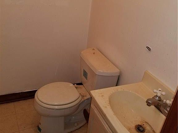5th image of 2216 Kiowa Dr