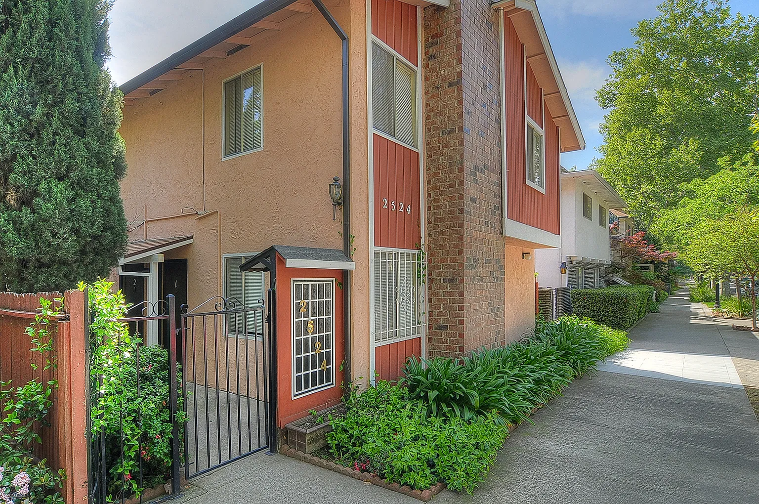 2524 I St APT 7 photo 1