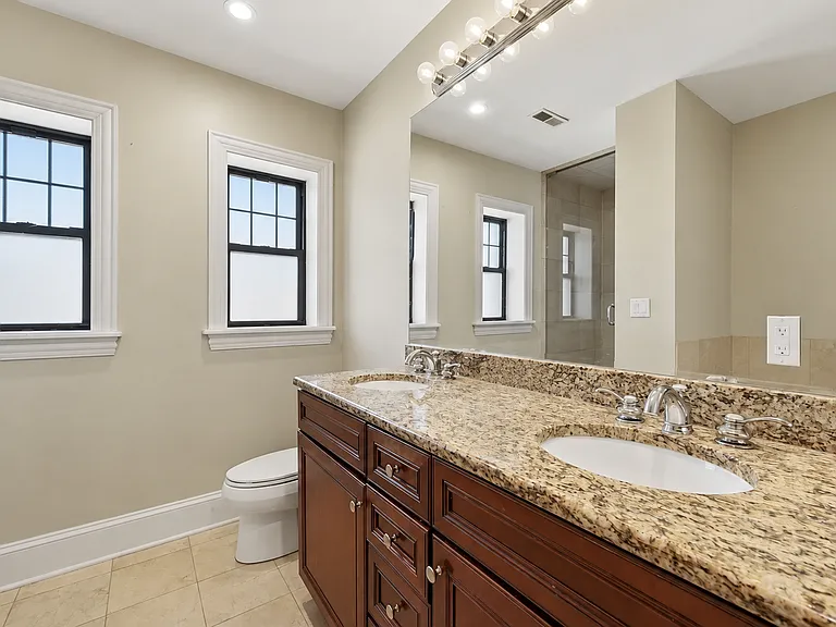743 W Waveland Ave #2 — Photo 6