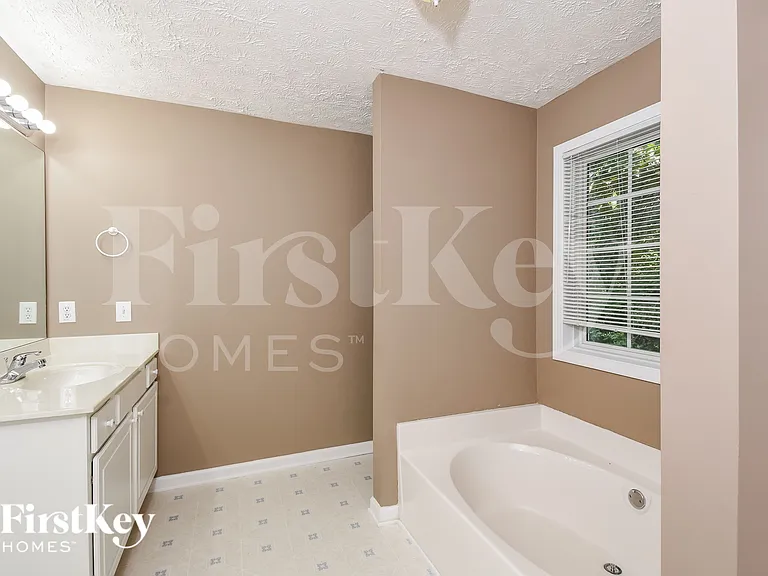 2248 Lake Ranch Ct — Photo 10