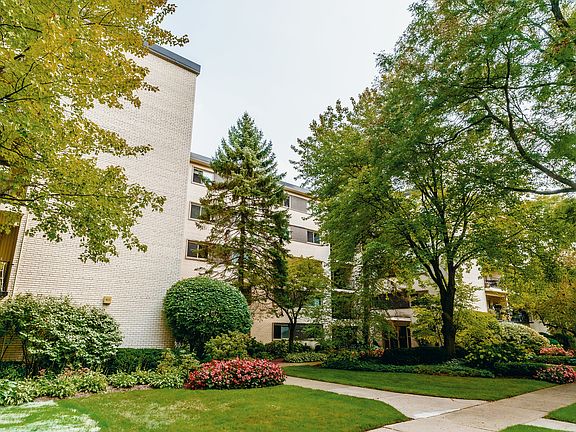 2nd image of 415 Franklin Ave APT 3A