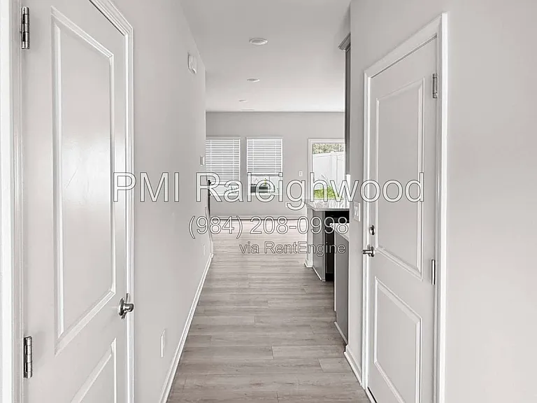671 Rolling Fields Dr — Photo 3