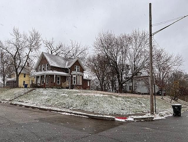 1st image of 1105 Brown St