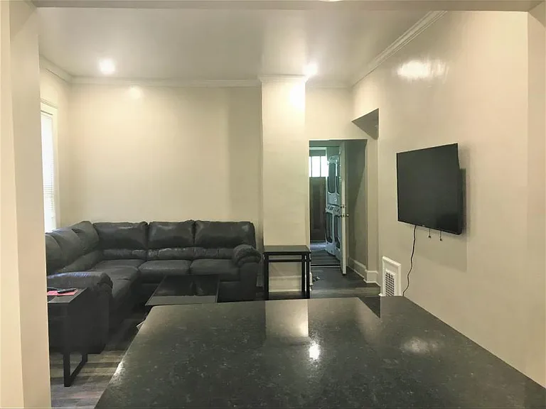 61 Oak St — Photo 2