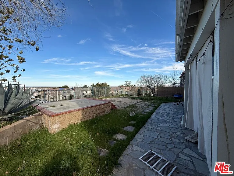 719 W Avenue Q10 — Photo 31