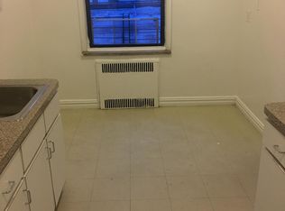 8725 115th St, Richmond Hill, NY 11418