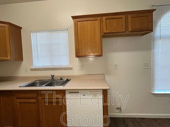 5th image of 2417 W Sunnyside Ave