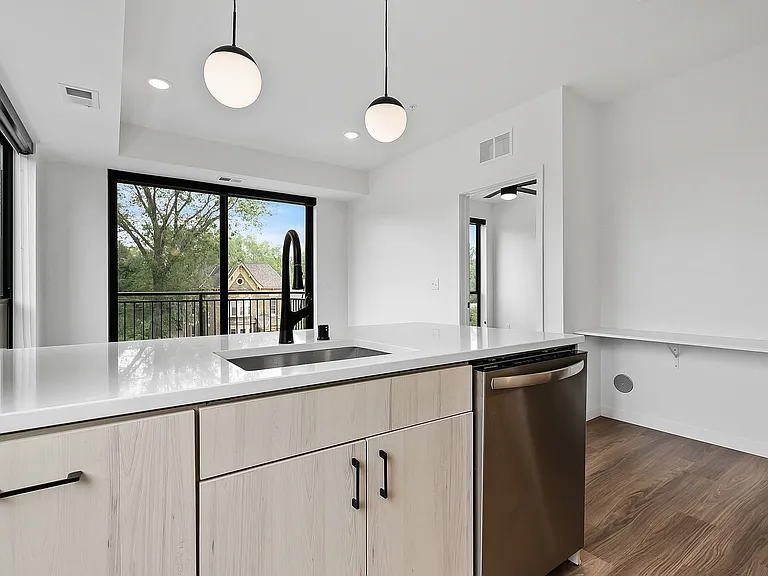 Sawyer Apartments — Photo 5