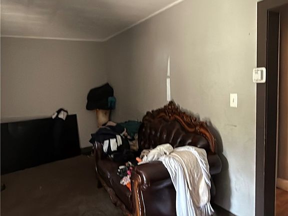 3rd image of 6821 Park Ave