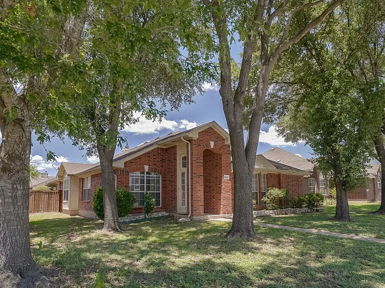 17004 Bishopsgate Dr — Photo 1