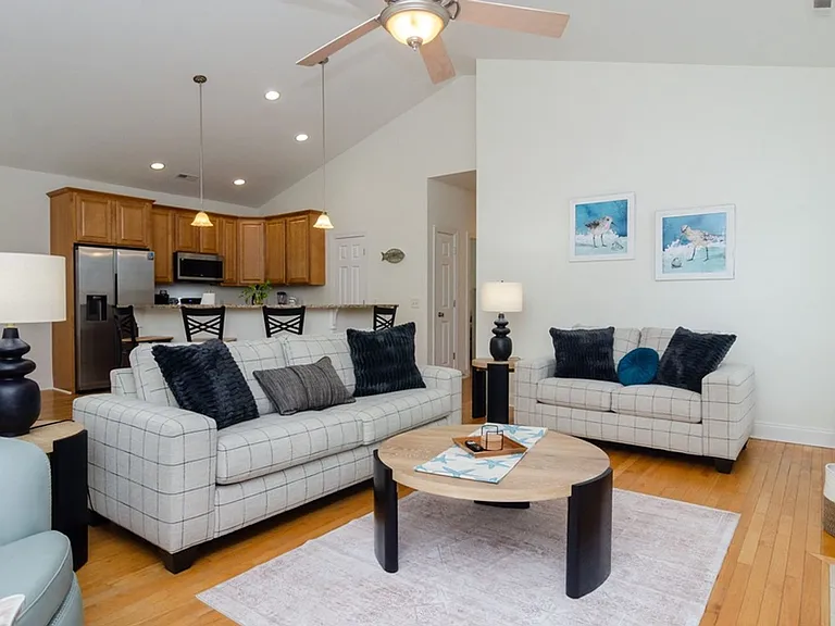 1713 Mackerel Ln — Photo 2