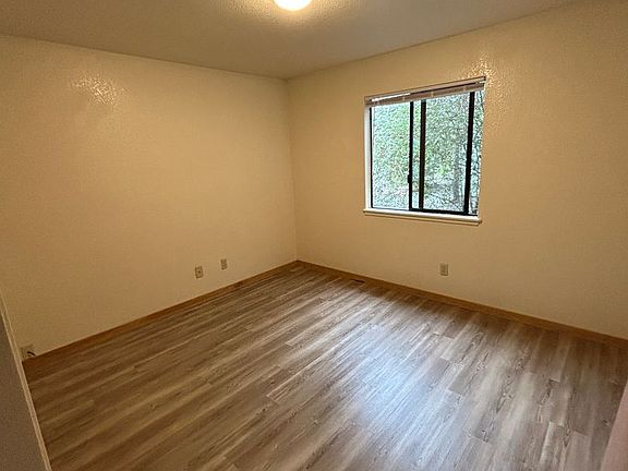 5th image of 1460 Larissa Cir #A