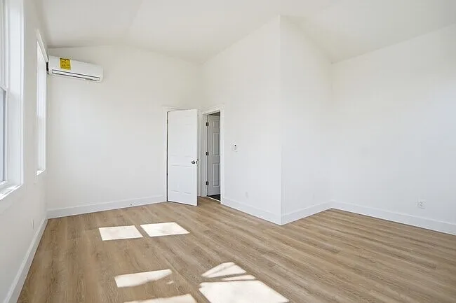 2210 Eureka Ter — Photo 15