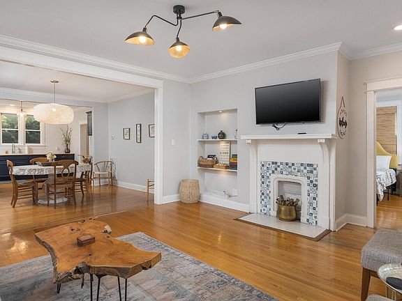 4th image of 370 15th St NW
