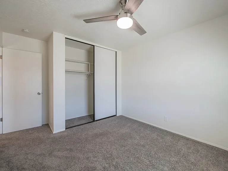 409 Longwood Dr NE — Photo 27