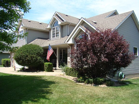 2nd image of 415 Whispering Pine Ave