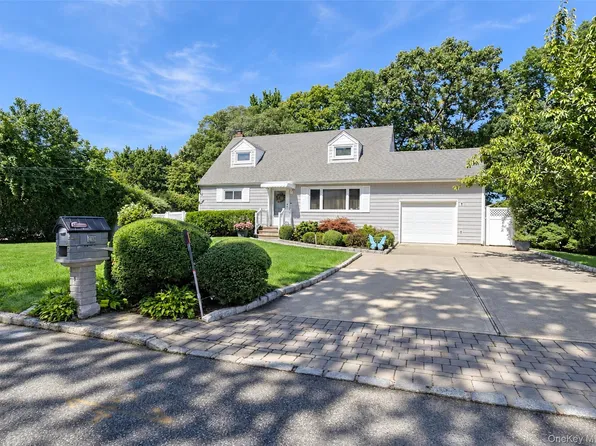 25 Joy Road, Selden, NY 11784