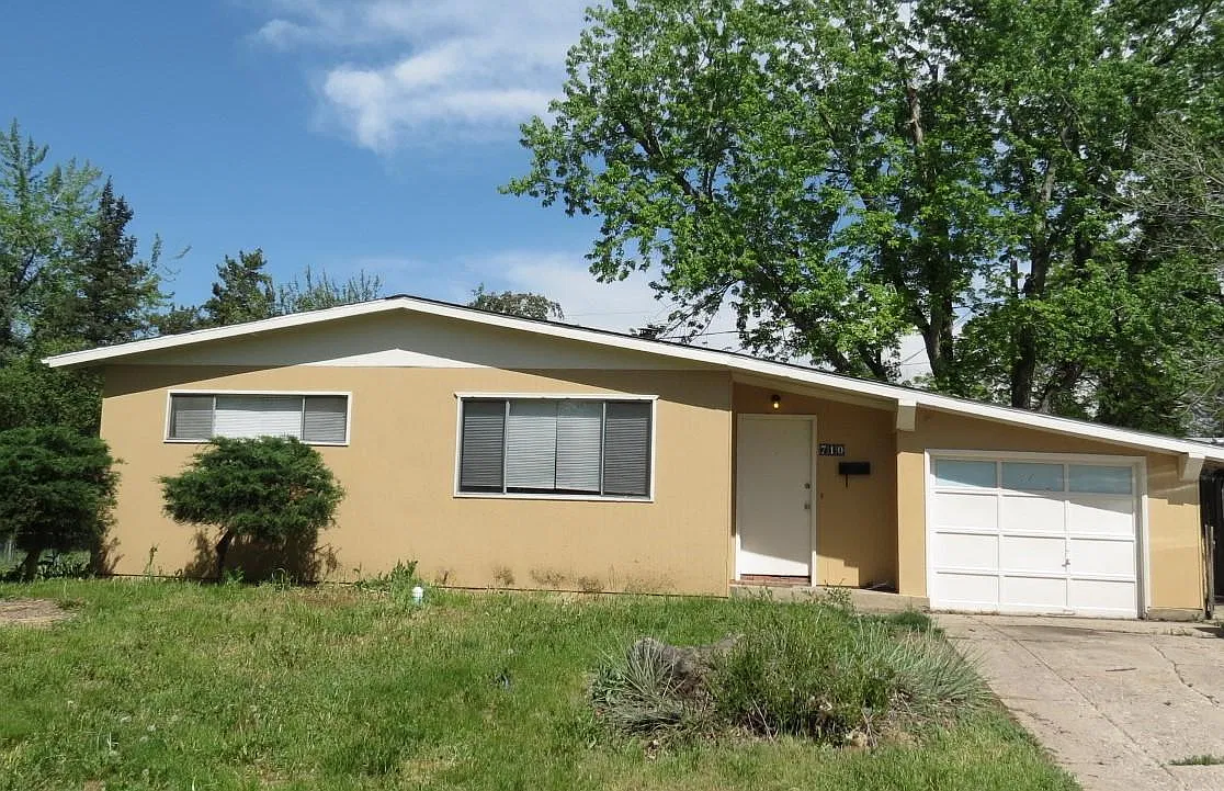 4 bed, $4,295 — Photo 1