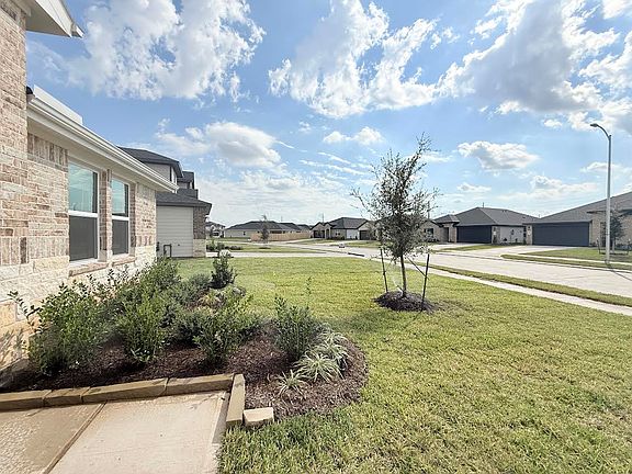 2nd image of 30714 Wicklow Gardens Dr
