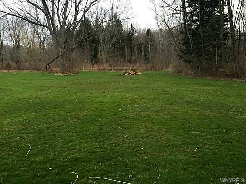 2nd image of 2415 Hemlock Rd